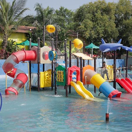 Vits Roccia Hill Resort And Adventure Park, Navapur Songadh Екстериор снимка