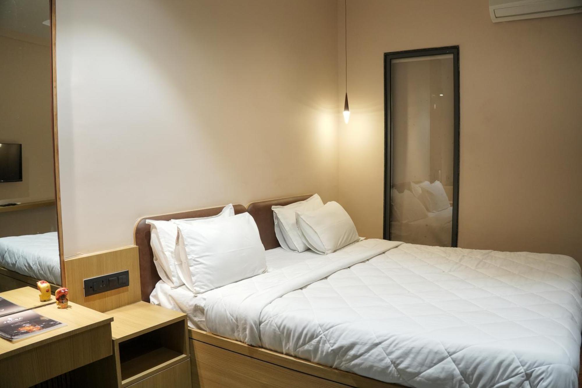 Vits Roccia Hill Resort And Adventure Park, Navapur Songadh Екстериор снимка