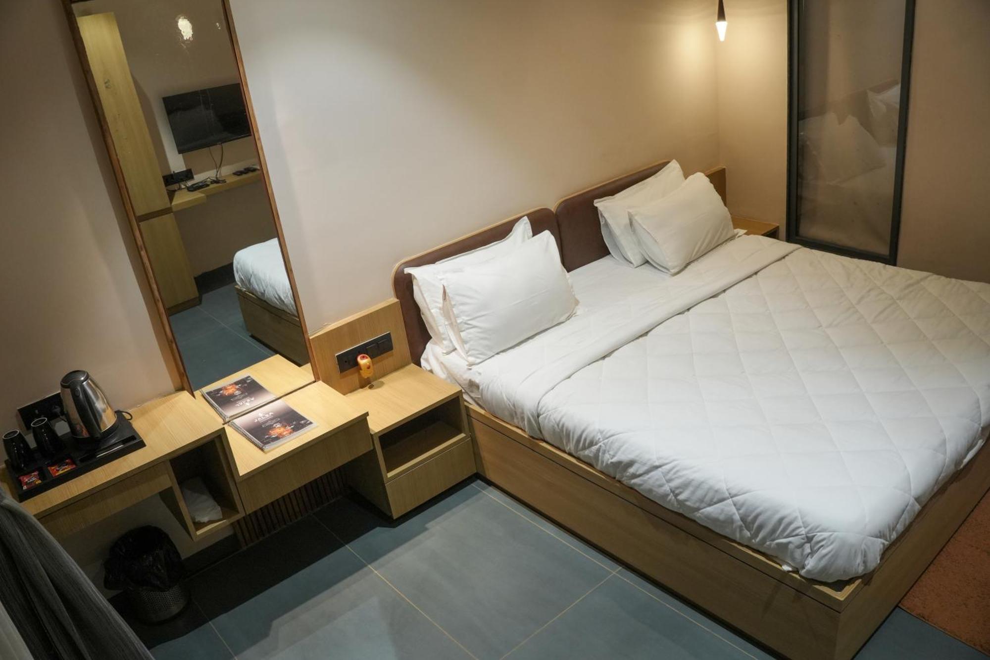 Vits Roccia Hill Resort And Adventure Park, Navapur Songadh Екстериор снимка